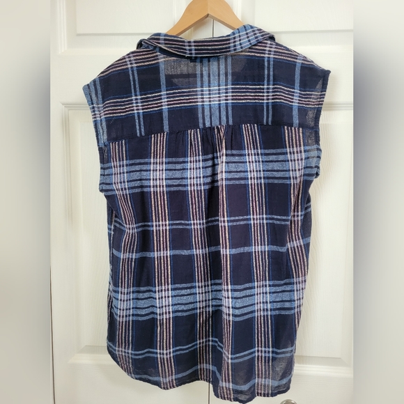 Sleeveless Plaid Shirt - Picture 2 of 4